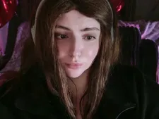 Hot pictures of ItsAsha, blonde curly hair, green eye color and Latin origin