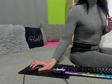 A normal webcam girl with brown hair during the camsex