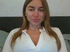 A medium cam woman with blond hair during webcam sex