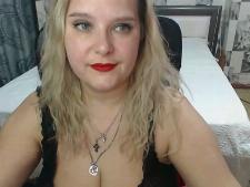 A chubby webcam lady with blond hair during webcam sex