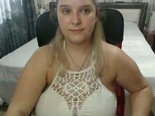 This camgirl shows the bra size F breasts for the sexcam