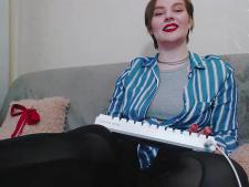 Camsex performances with this erotic webcam lady DionaDelight, originally from Europe