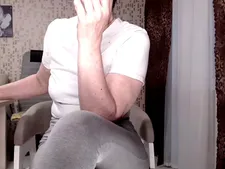 Our webcam lady demonstrates the cup size C breasts behind the sex webcam