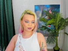 A slim cam babe with different hair during webcam sex