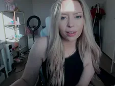 Our webcam girl shows her bra size D for the cam