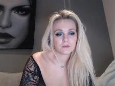 This cam lady shows her bra size F bosom for the sex chat